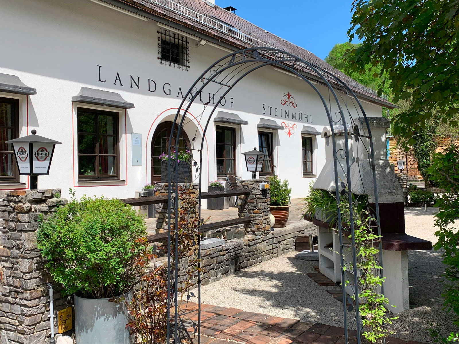 Ein Foto des Einganges vom Landgasthof Steinmühl.